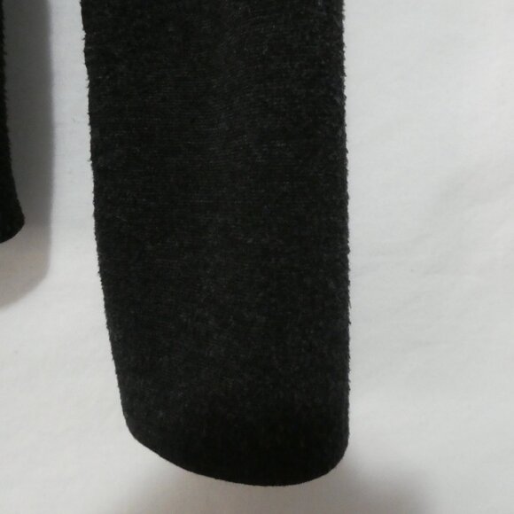 UB - URBAN BEHAVIOUR COLLECTION | P2P 13 inches measured | Black Turtleneck Top - Picture 16 of 16